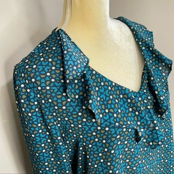 Van Heusen Women’s Top Blouse Size M Ruffle Neck Green 3/4 Sleeves - Picture 14 of 16
